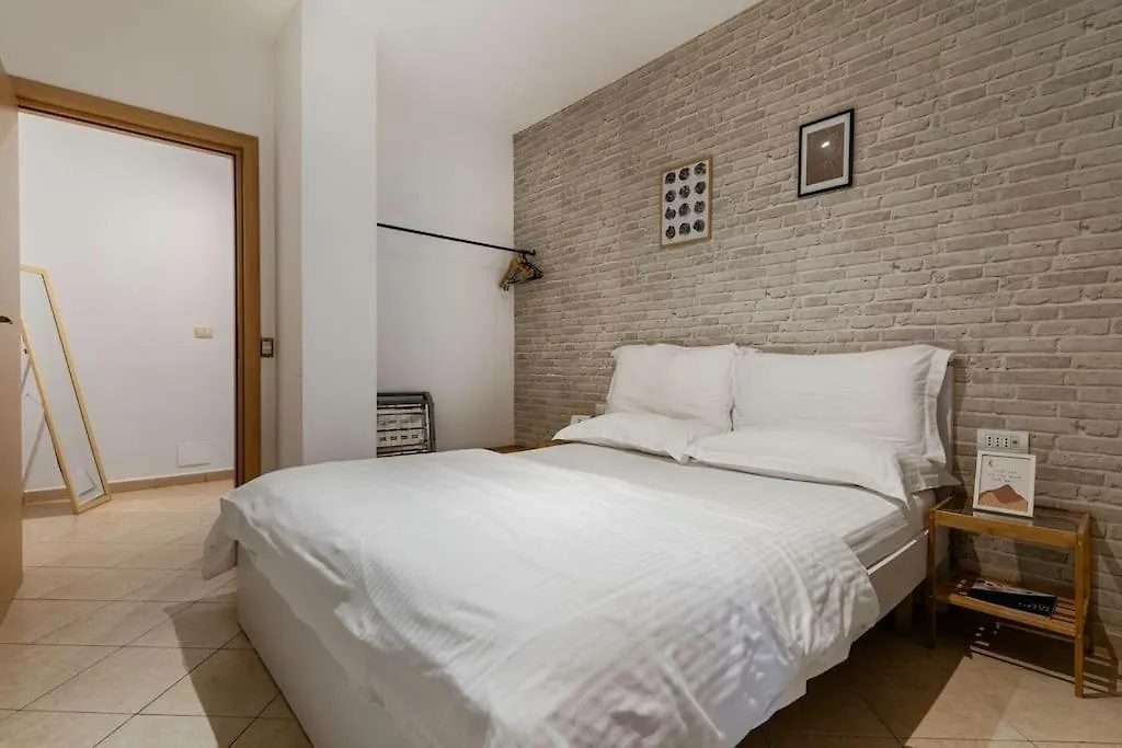 New Bazaar Apartment Тирана Албания